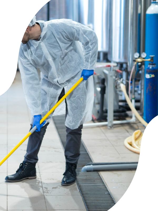 Professionelle Industriereinigung Maschinen und Werkhalle