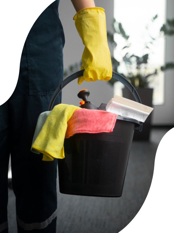 Reinigungskräfte in einer Schule